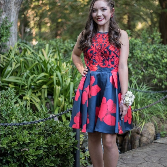 Navy‎ and red homecoming dress size 4 - Picture 2 of 8